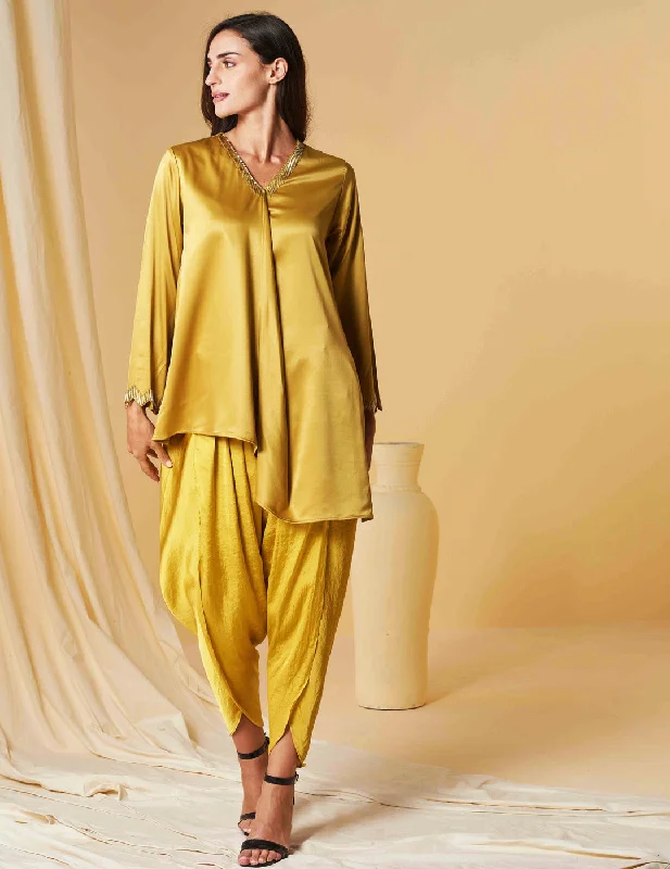 Mustard Vivid Set Metallic unclassified dresses