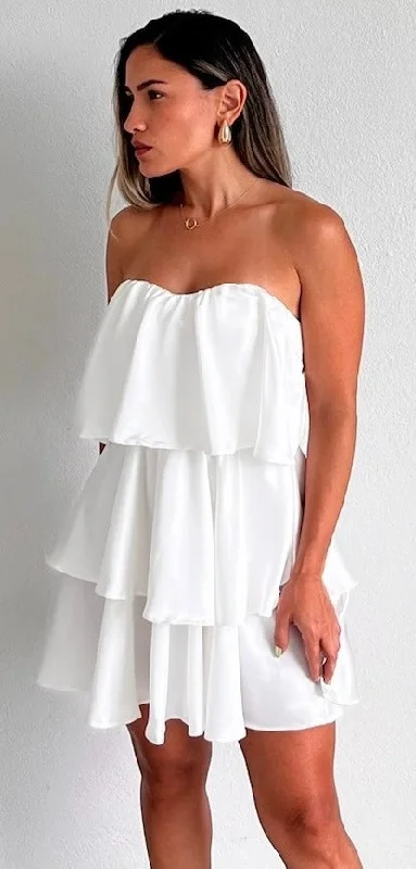 Sensationally Precious White Ruffled Shift Dress Stylish unclassified dresses